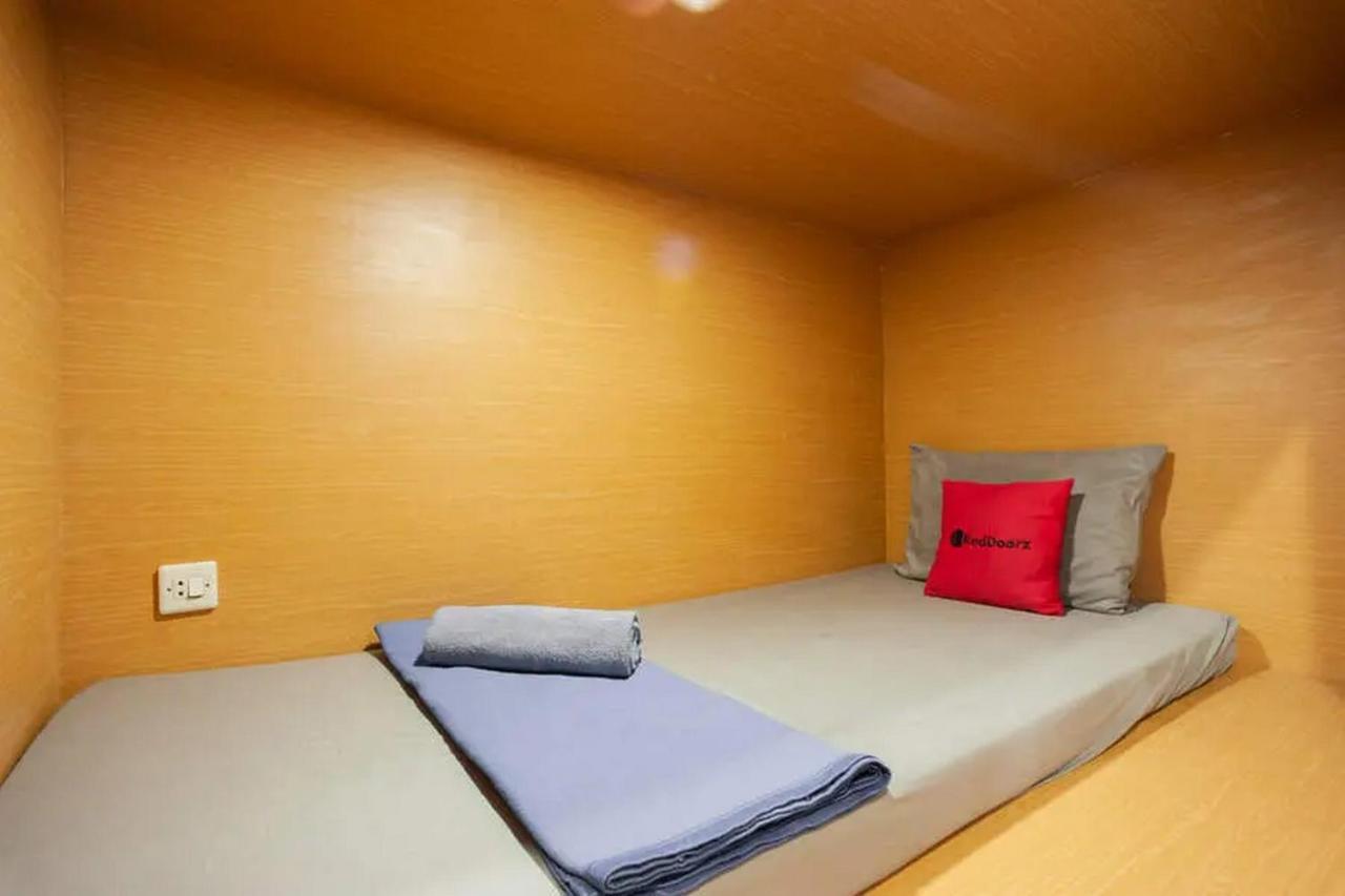 RedDoorz Hostel near Taman Puring Jakarta Exterior foto